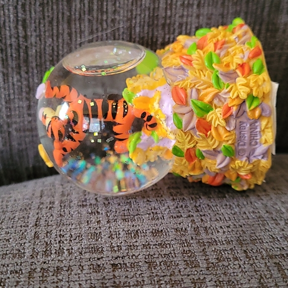 Seasonal Disney Tigger Winnie The Pooh Mini Snow Globes - Picture 6 of 10